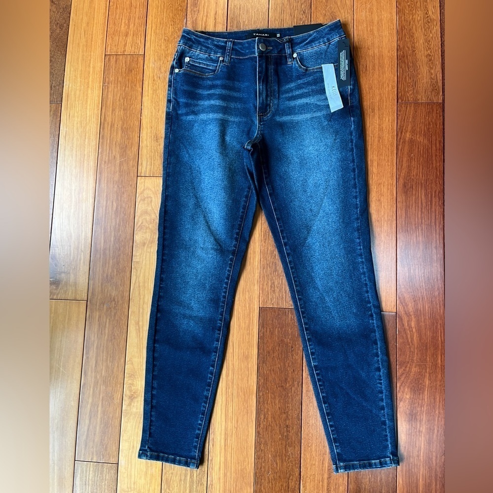 NWT Tahari mid-rise skinny 8/29 jeans